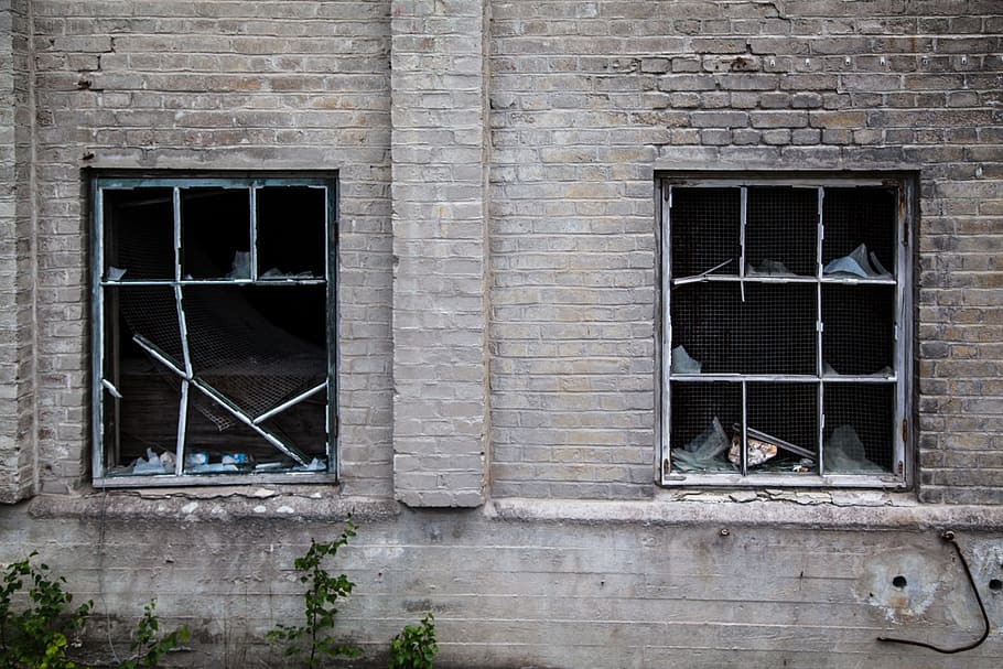 Gray Concrete Building, Broken Windows, Destruction, - Broken Window Policing - HD Wallpaper 