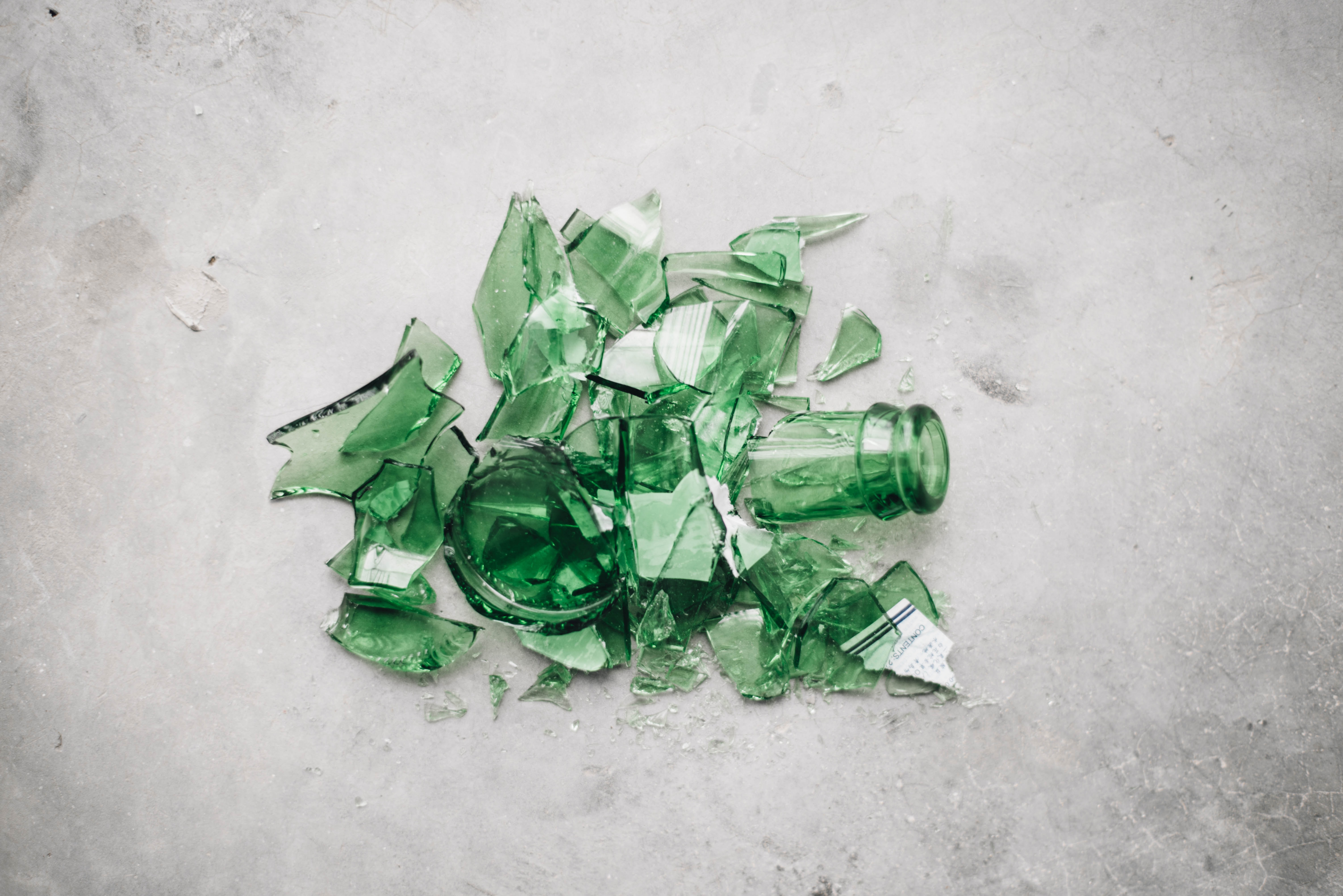 Broken Bottle Glass Green - HD Wallpaper 