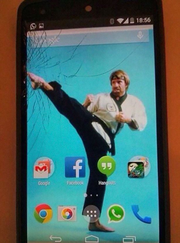 Cracked Iphone - Broken Screen Wallpaper Funny - HD Wallpaper 