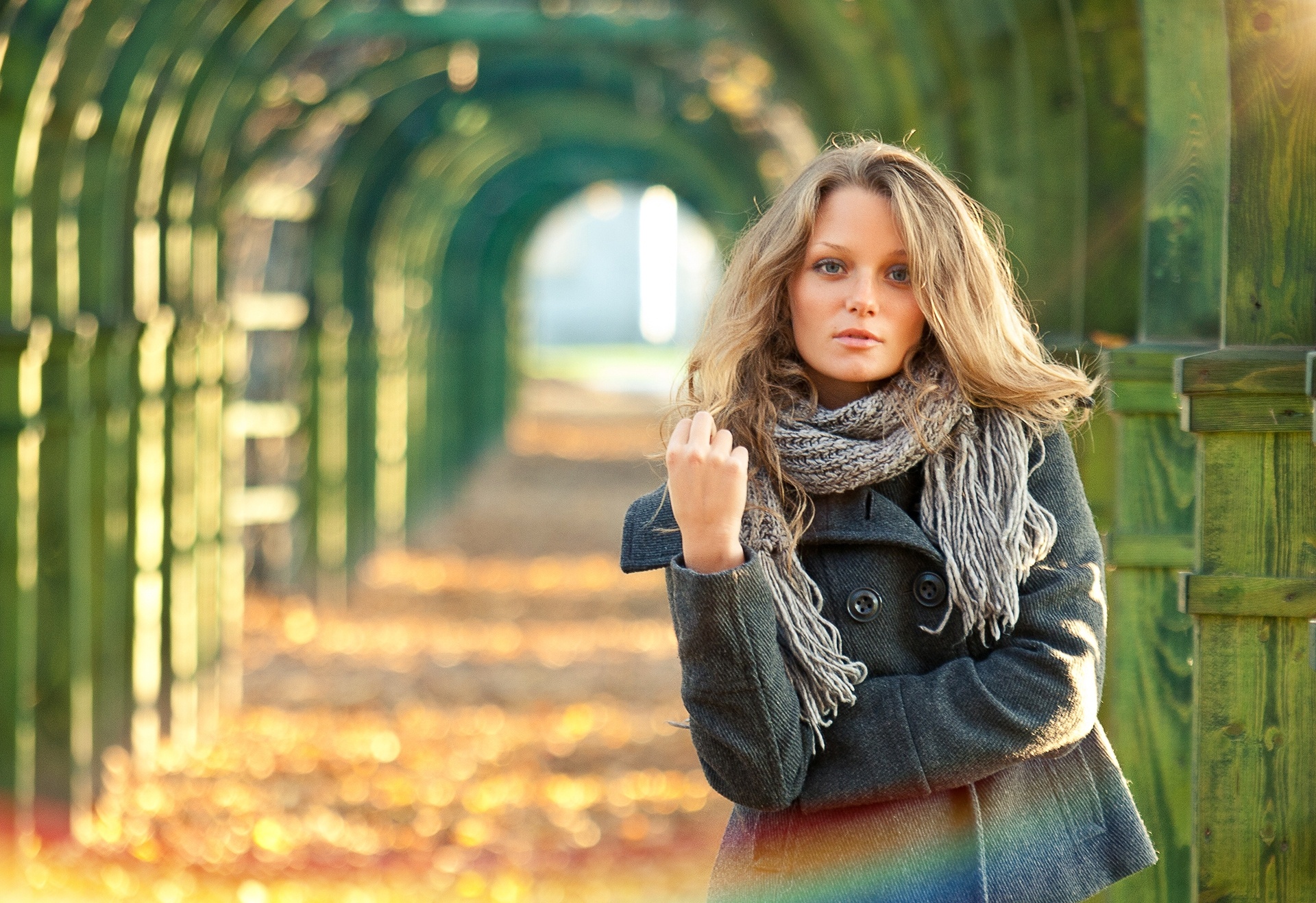 Girl Autumn Scarf - HD Wallpaper 