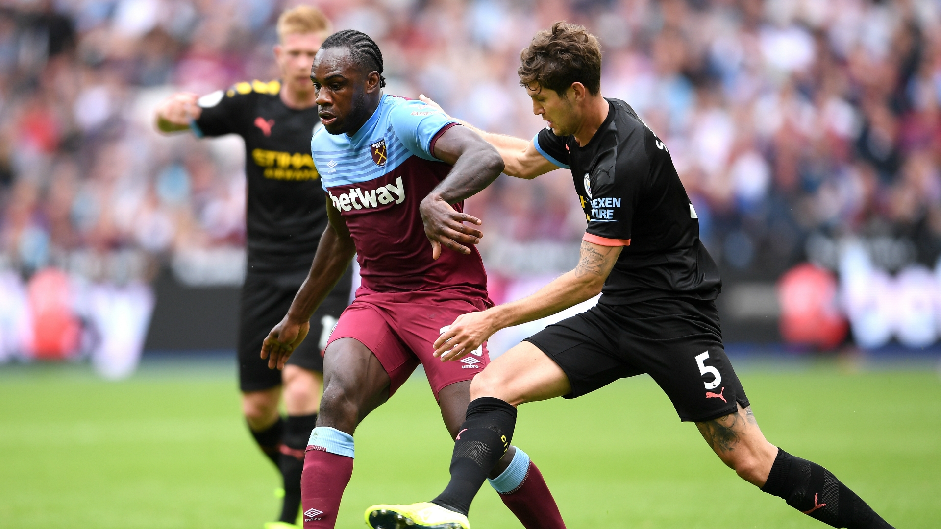 John Stones Challenges Michail Antonio - John Stones Man City Vs West Ham - HD Wallpaper 