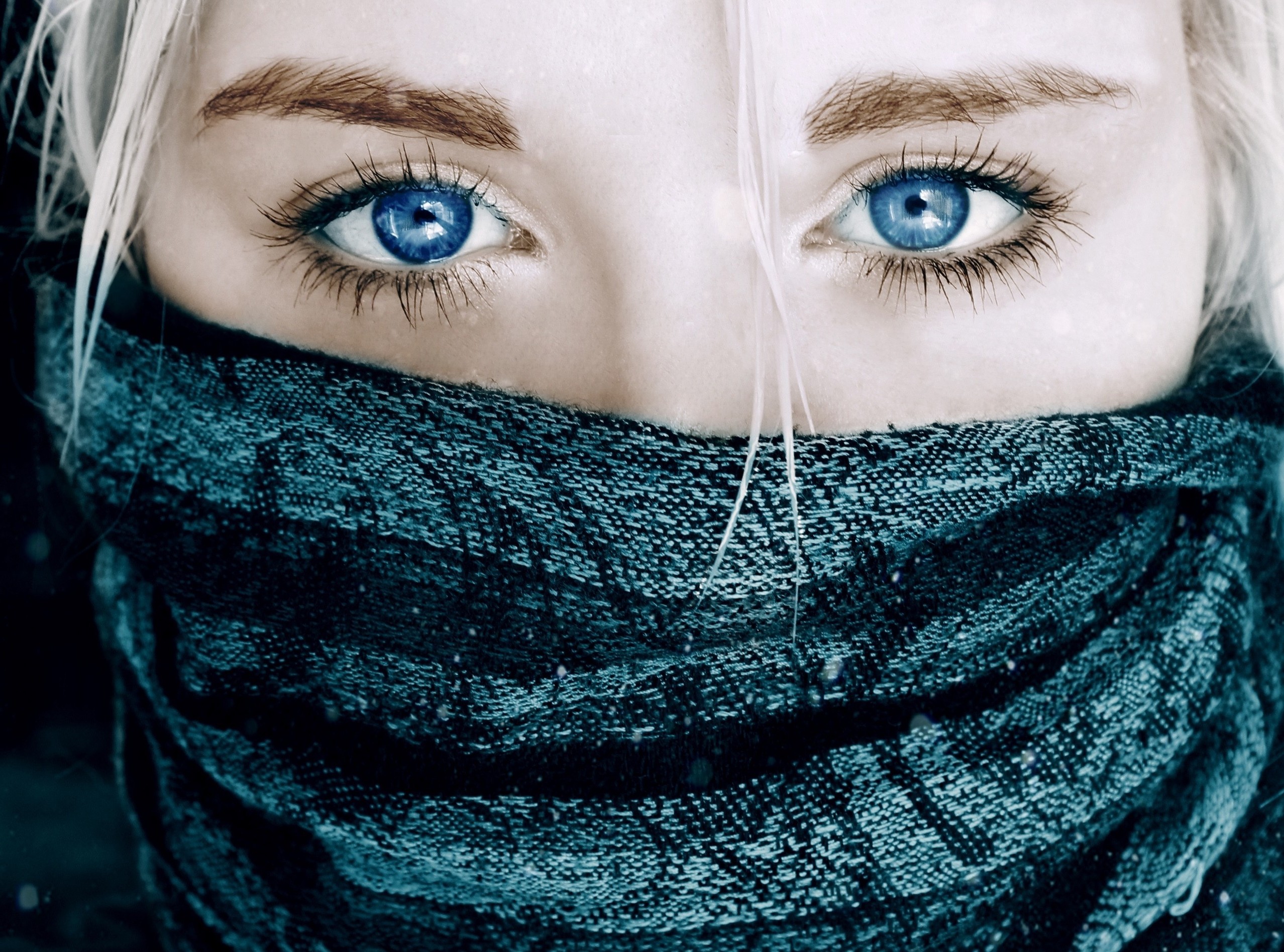 Blonde With Blue Eyes In Black Mask - HD Wallpaper 