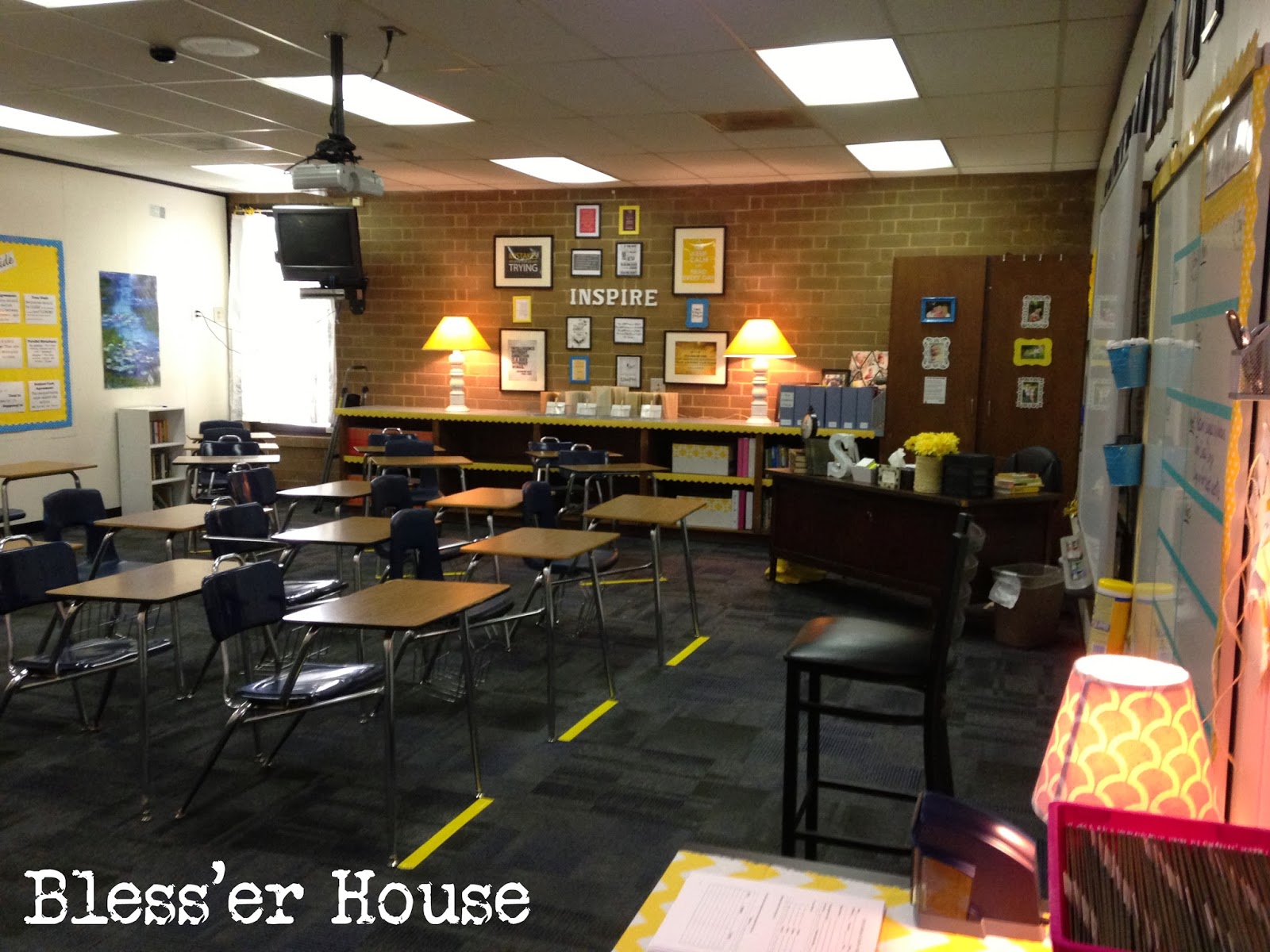 Cozy High School Classroom - HD Wallpaper 