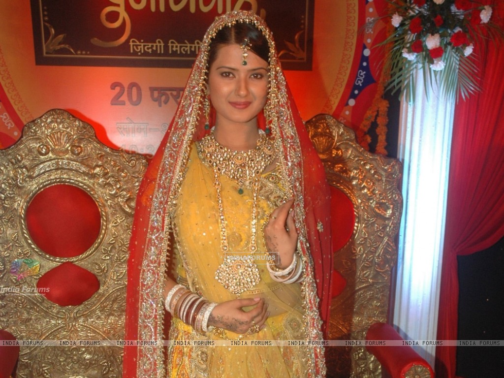 Kratika Sengar As Punarvivah - HD Wallpaper 