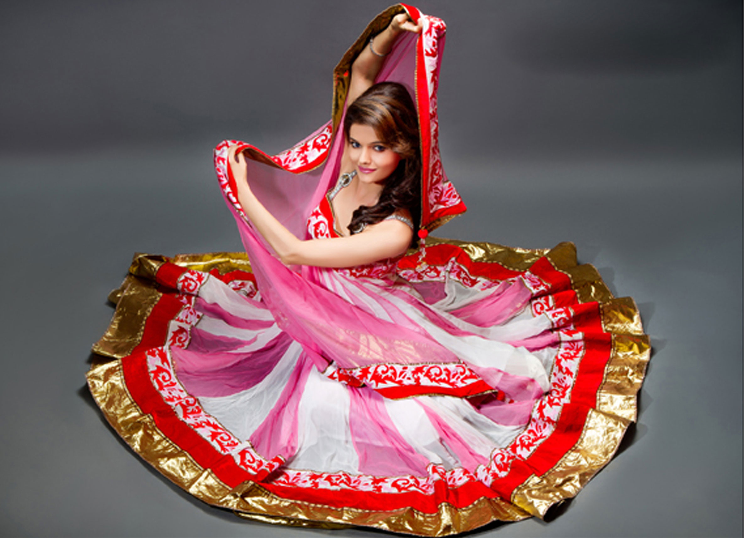 Rubina Dilaik Unseen Hot Sexy Pics - Rubina Dilaik Wallpaper Download - HD Wallpaper 