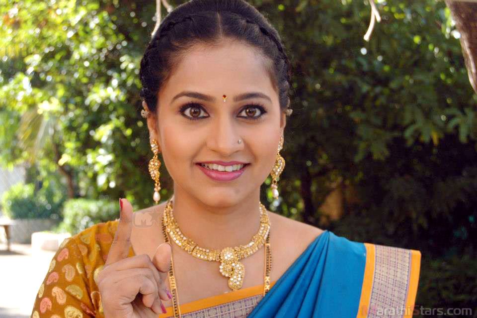 Hum To Tere Aashiq Hai Marathi Serial Actress - HD Wallpaper 