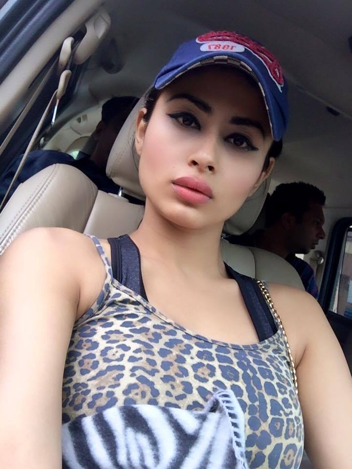 Sun Tv Nagini - Mouni Roy In Car - HD Wallpaper 