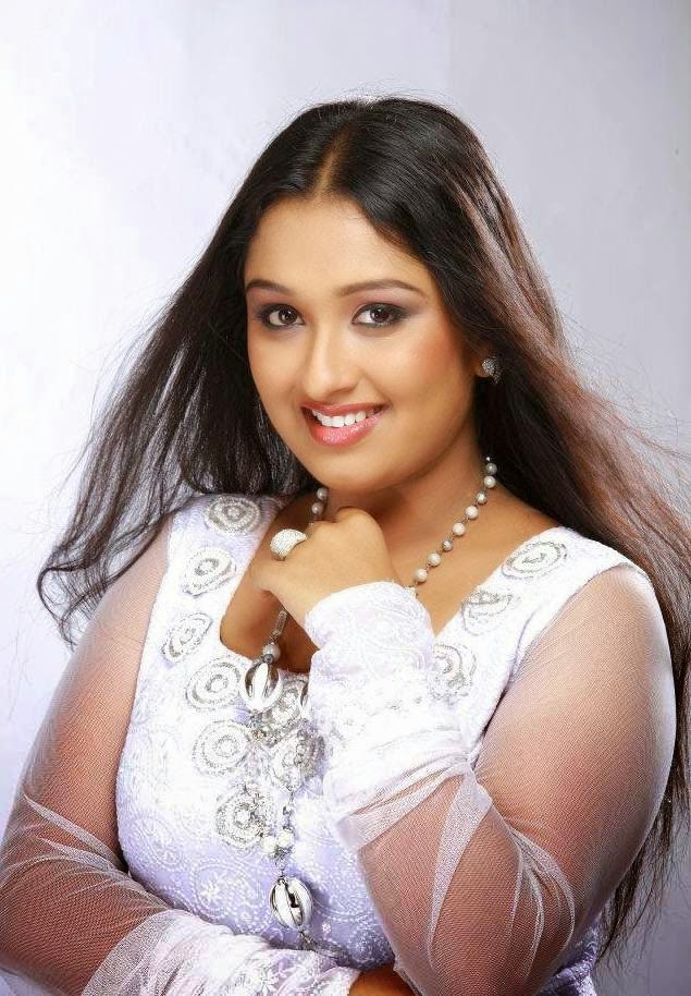 Malayalam Serial Actress Srinidhi - HD Wallpaper 