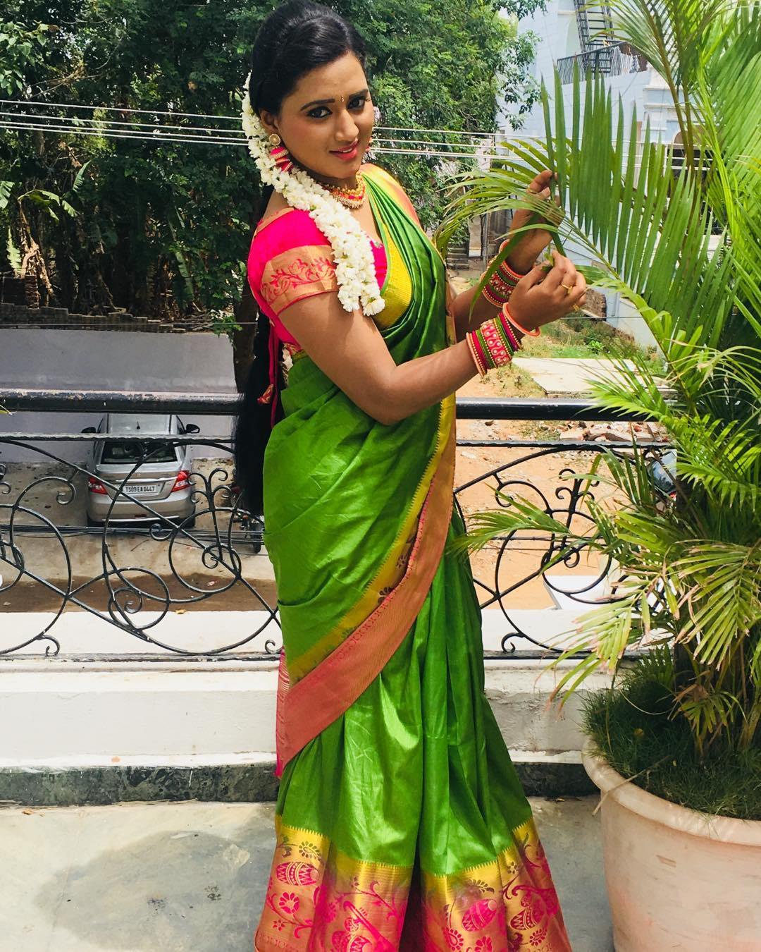 Sari - 1080x1350 Wallpaper - teahub.io