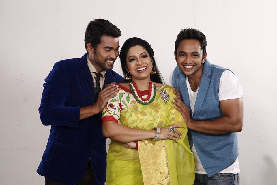 Actress Haritha Family Pics - Family - HD Wallpaper 