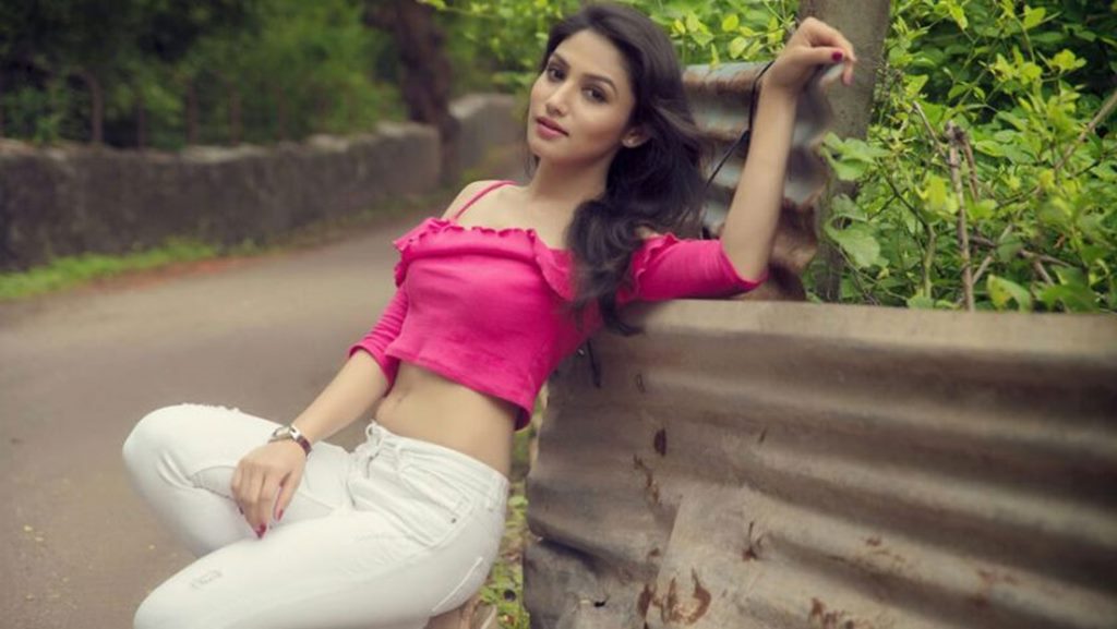 Pretty Look Of Tv Actress Donal Bisht Hd Wallpapers - Photo Shoot - HD Wallpaper 