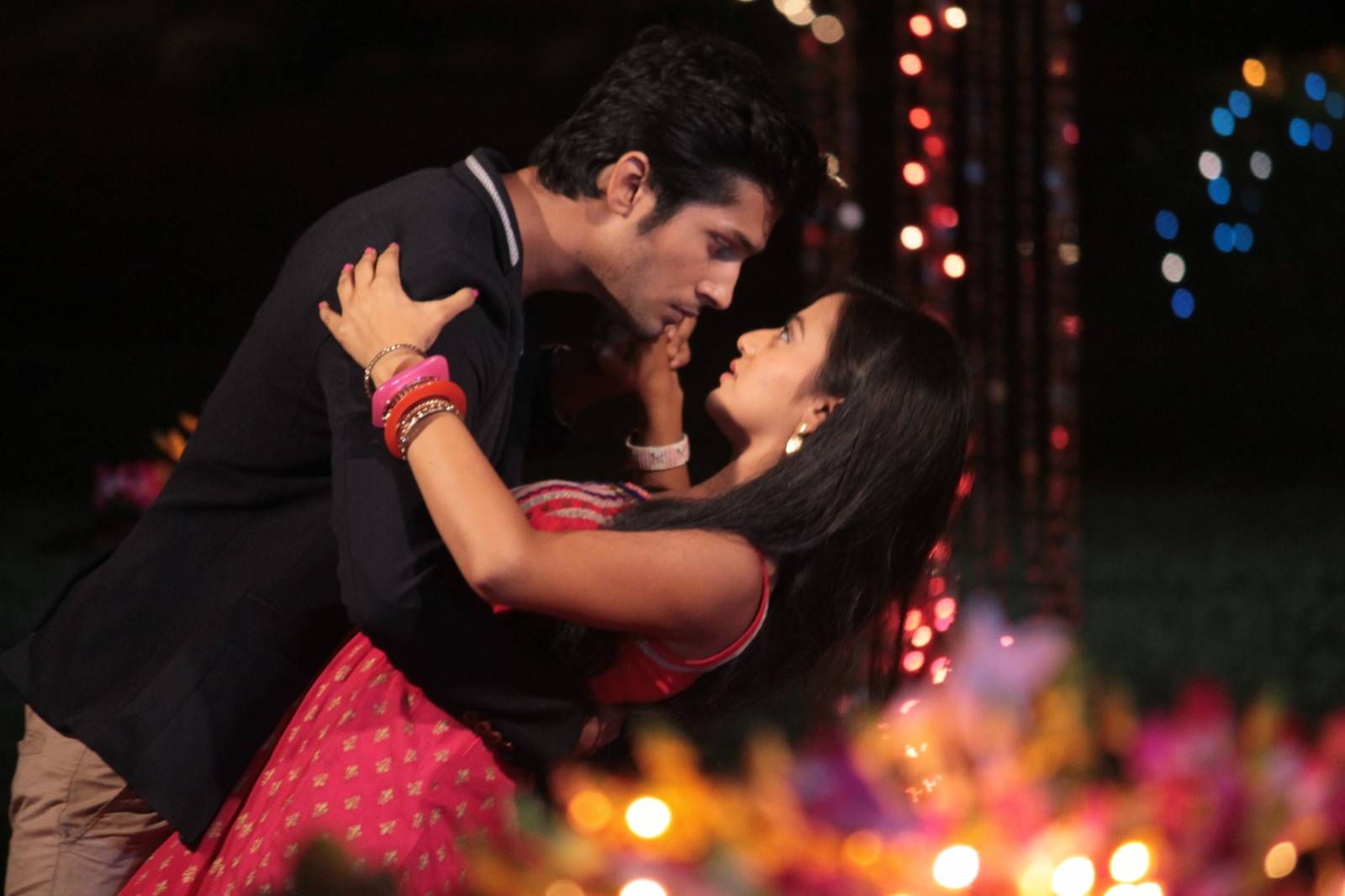 Romance Of Lucky And Swara In Swaragini - Love Hindi Status Video - HD Wallpaper 