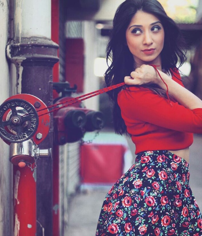 Vrushika Mehta Black And White Wallpapers - Vrushika Mehta Pics Hd - HD Wallpaper 