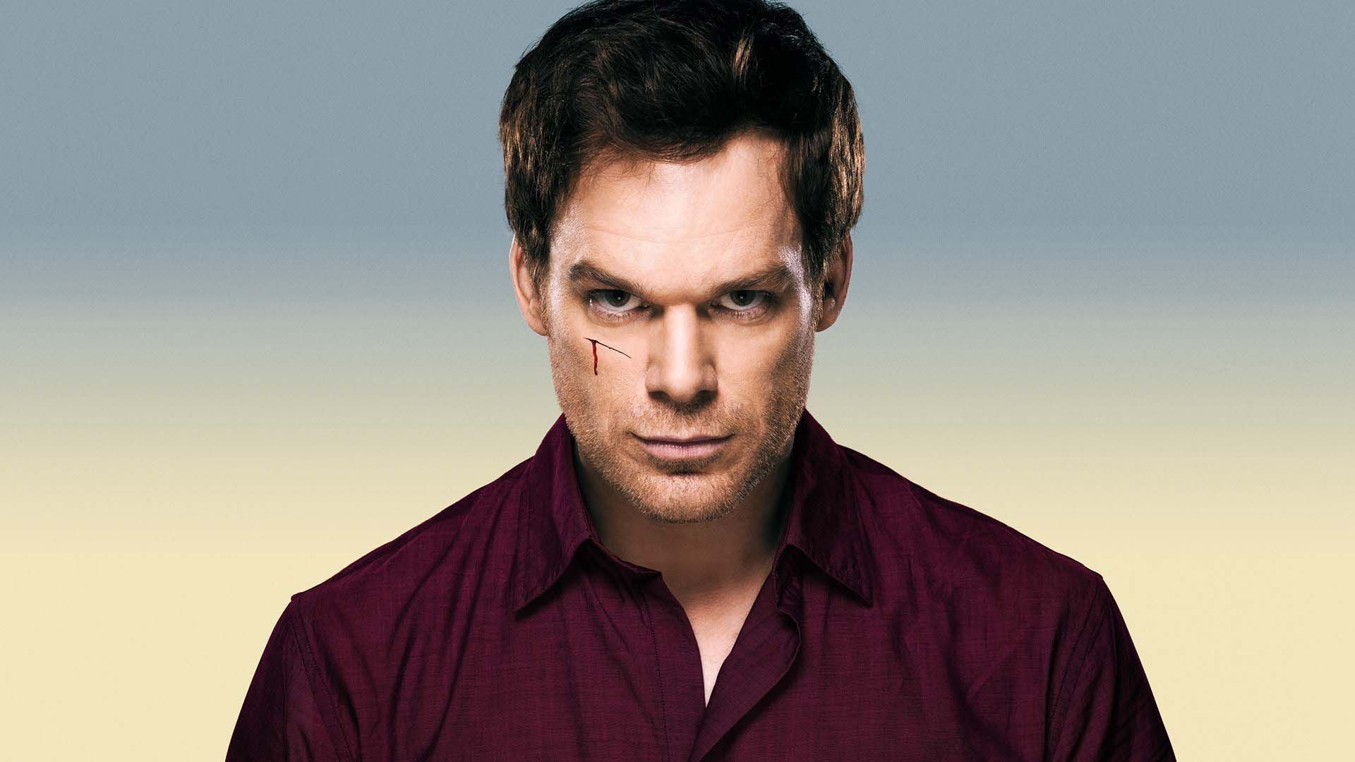 Dexter Morgan In His Upcoming Tv Series Wallpaper - Dexter Morgan De Dexter - HD Wallpaper 
