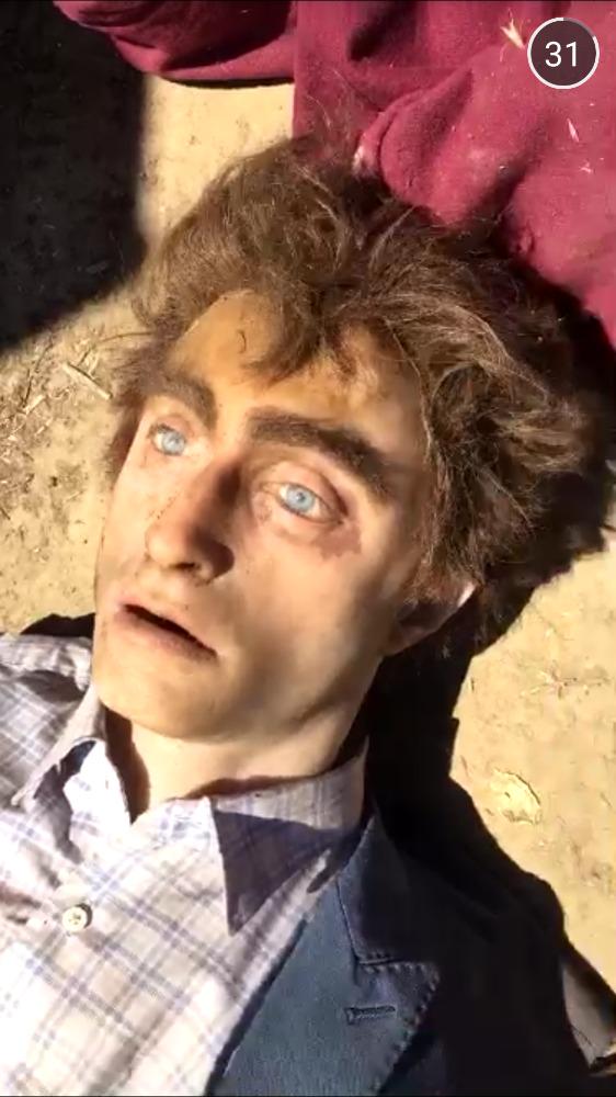 Exclusive Pics From Swiss Army Man Set - Human - HD Wallpaper 