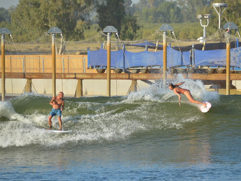 Kelly Slater - HD Wallpaper 