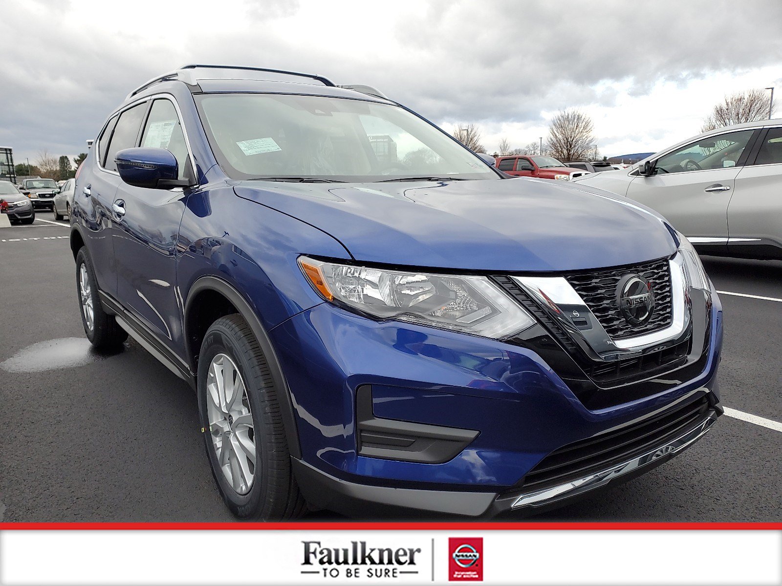 Nissan Rogue - HD Wallpaper 