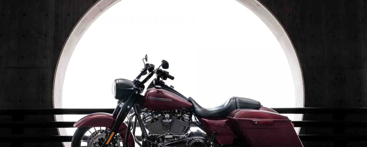 Red Switchback Harley Davidson Bike - HD Wallpaper 