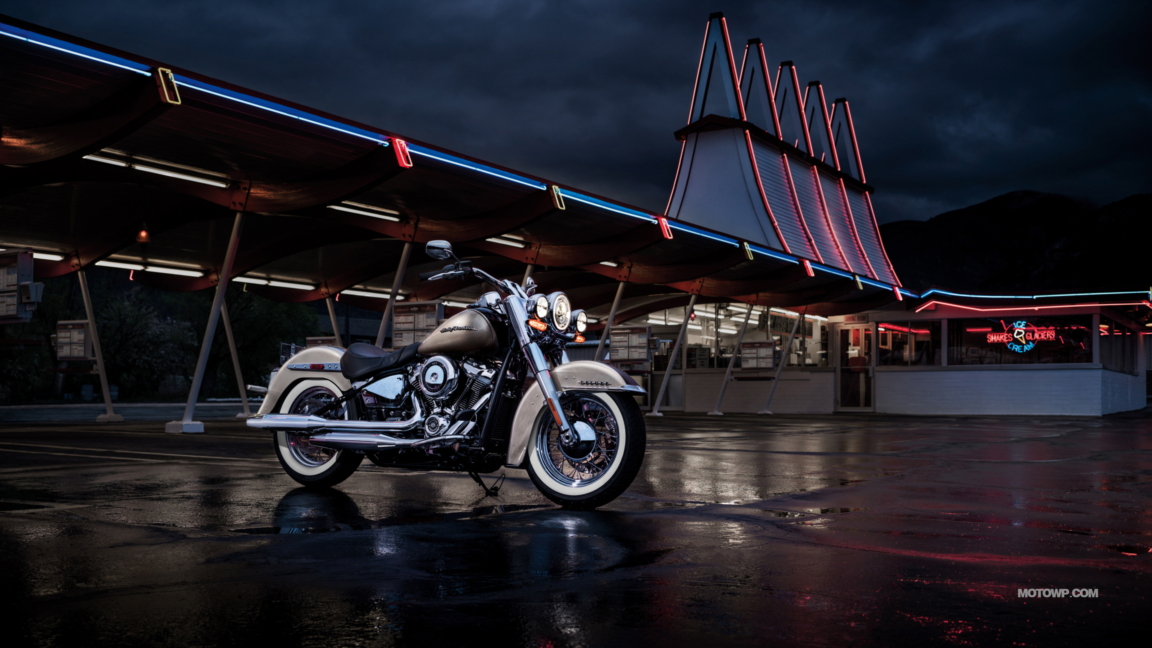 Harley Davidson Softail Deluxe - HD Wallpaper 