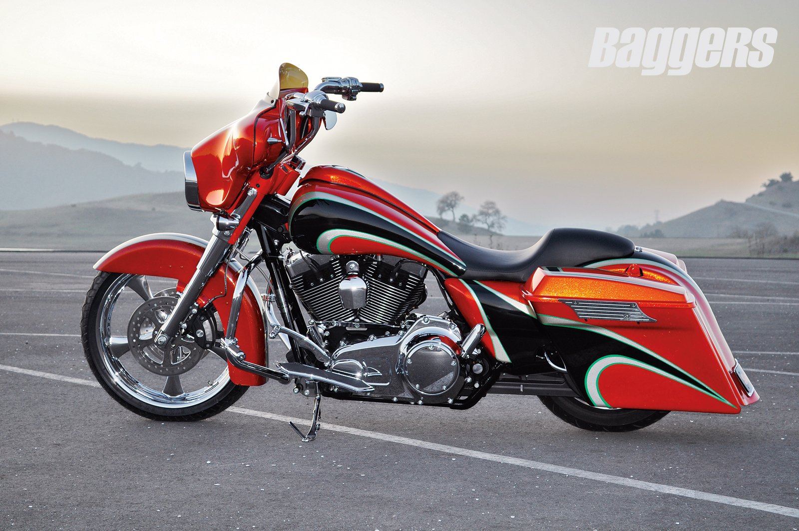 Harley Davidson Street Glide - HD Wallpaper 