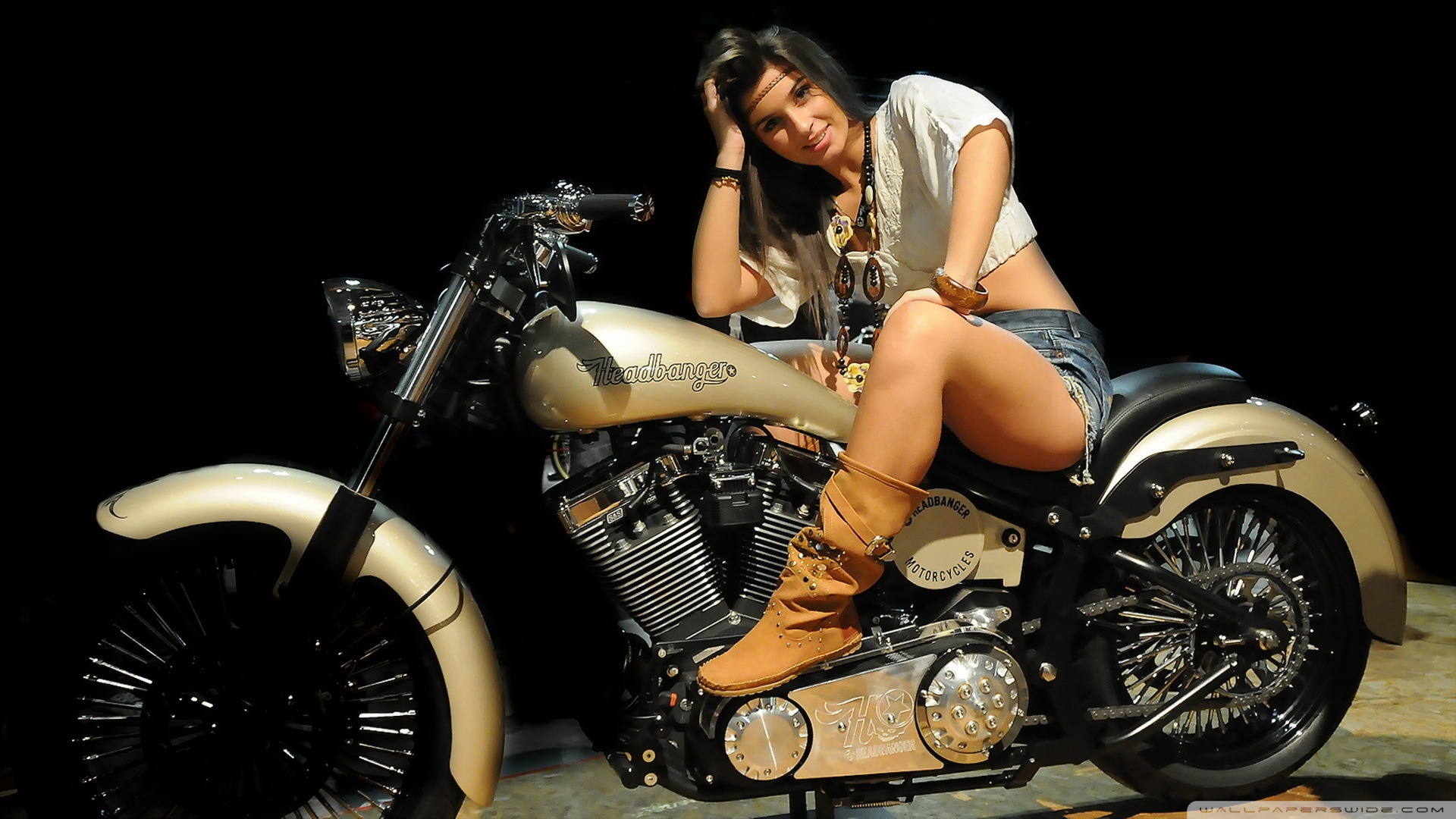 Moto Girl - HD Wallpaper 