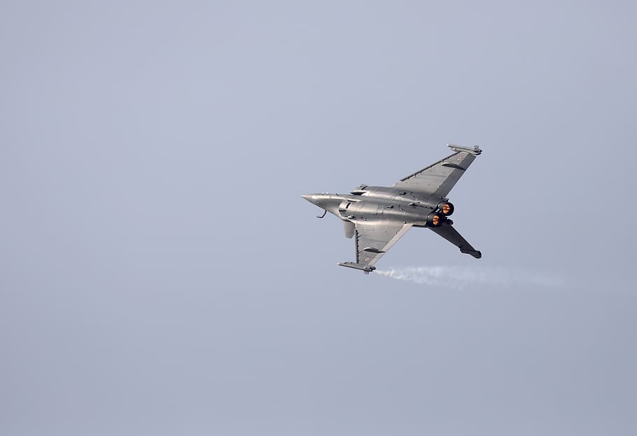 Gray Fighter Jet In The Sky, Bengaluru, India, Plane, - Dassault Rafale -  910x623 Wallpaper 