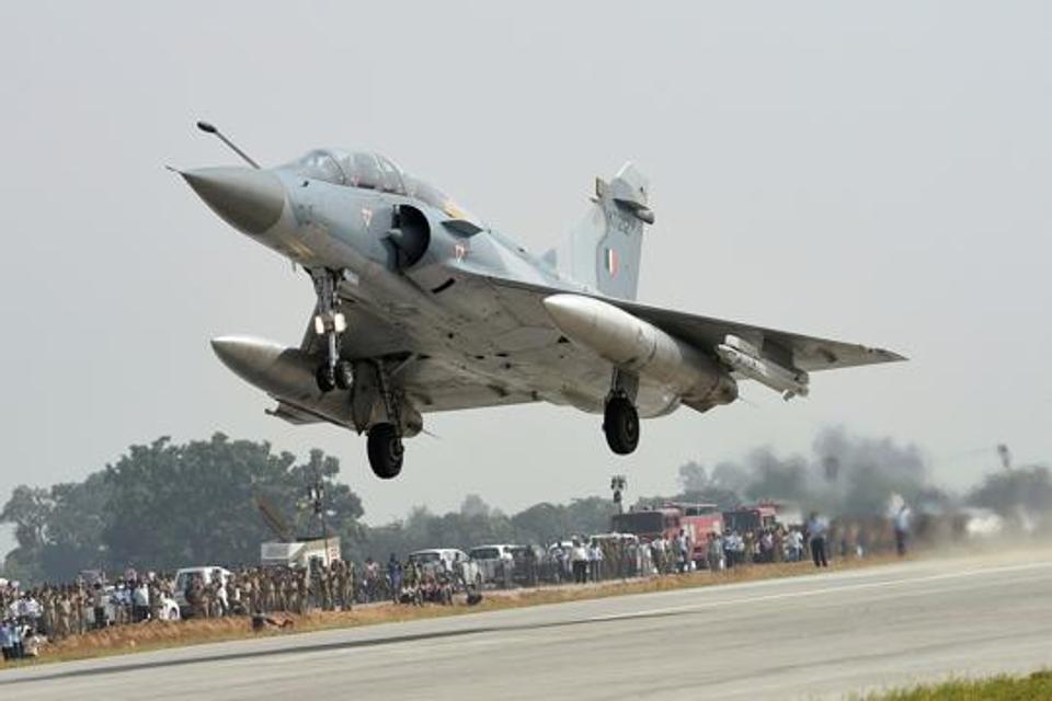 An Indian Air Force Mirage 2000 Fighter Jet - Mirage 2000 Indian Air Force - HD Wallpaper 