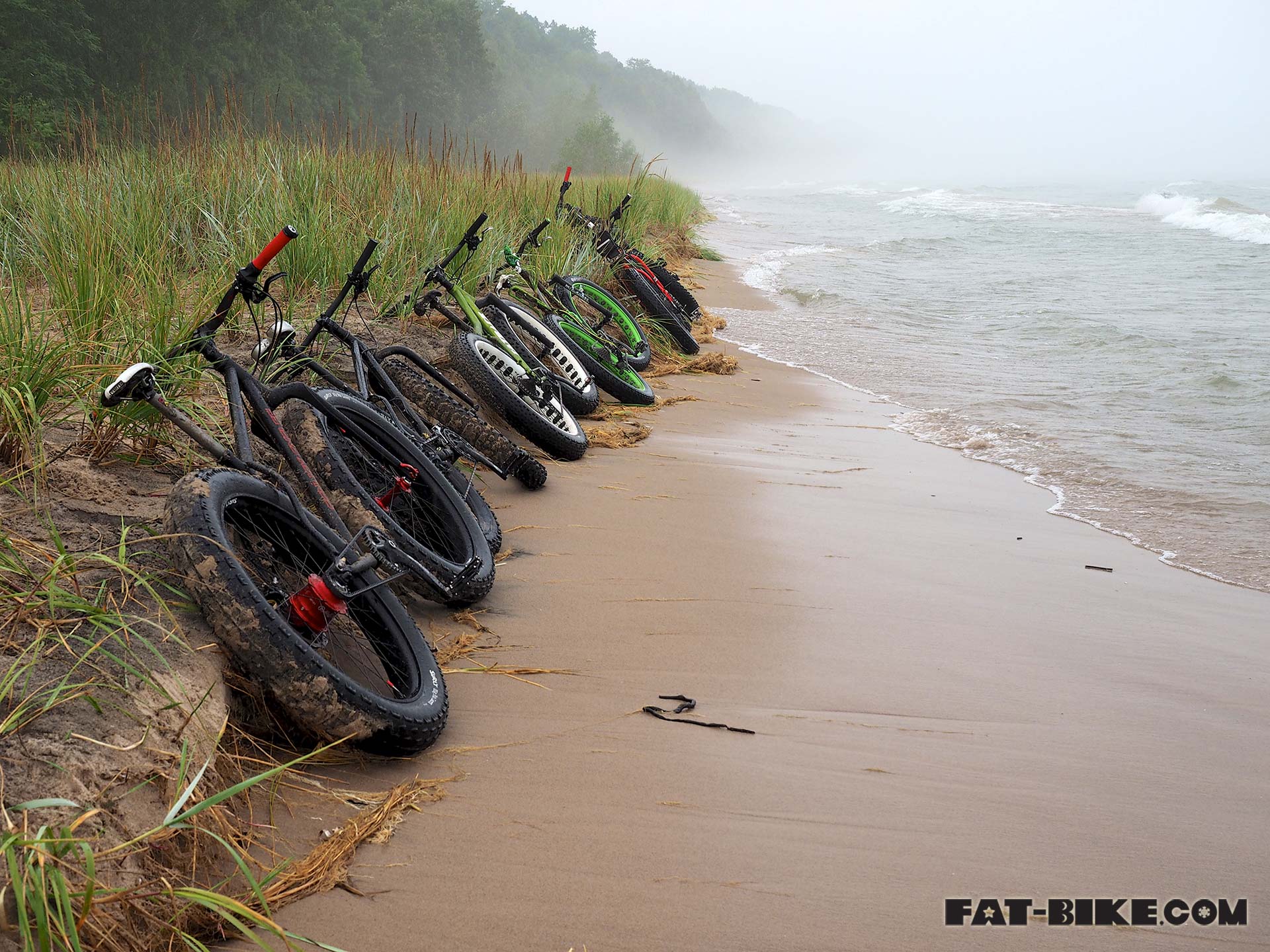 Bicycle At The Beach - HD Wallpaper 