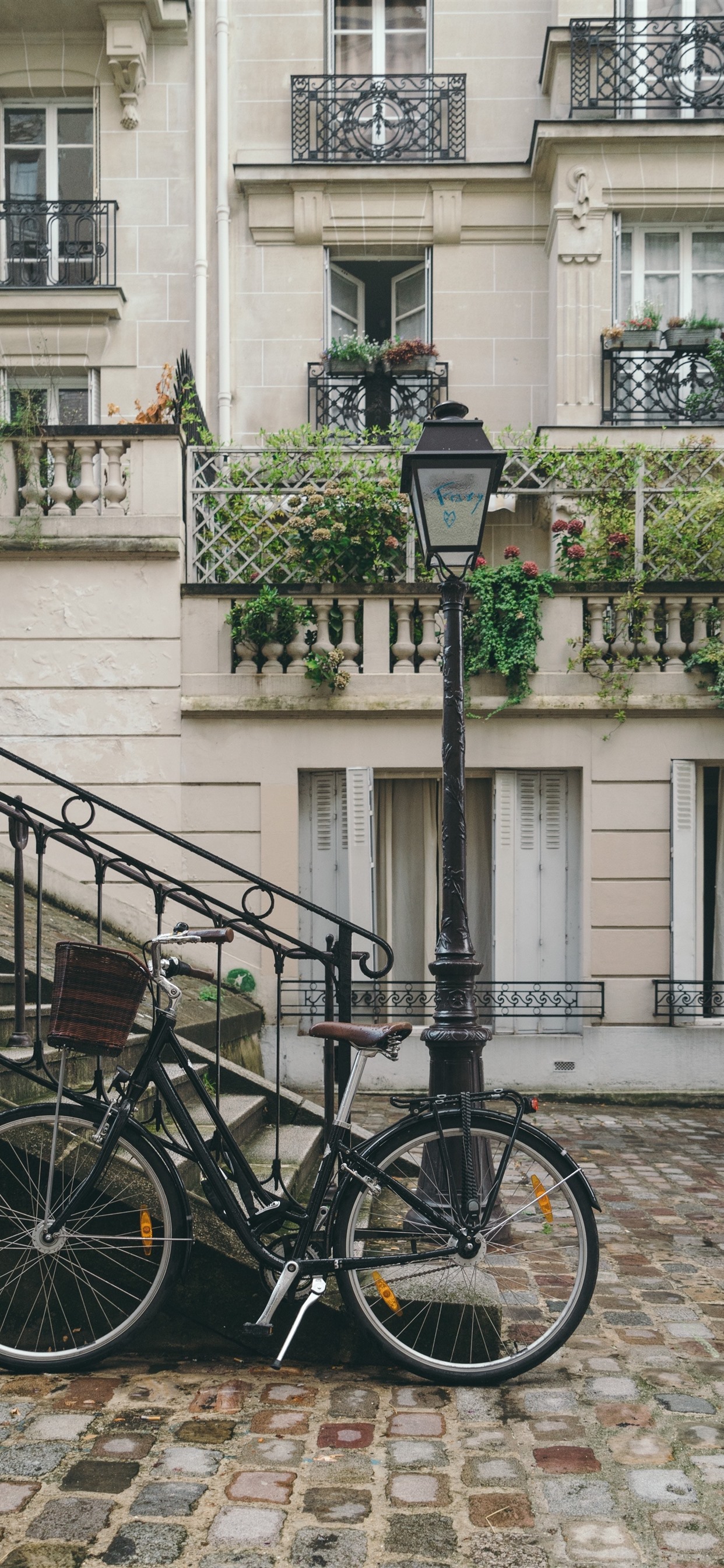 Iphone Wallpaper Bike, Street, Stairs, Houses - Paris France - HD Wallpaper 