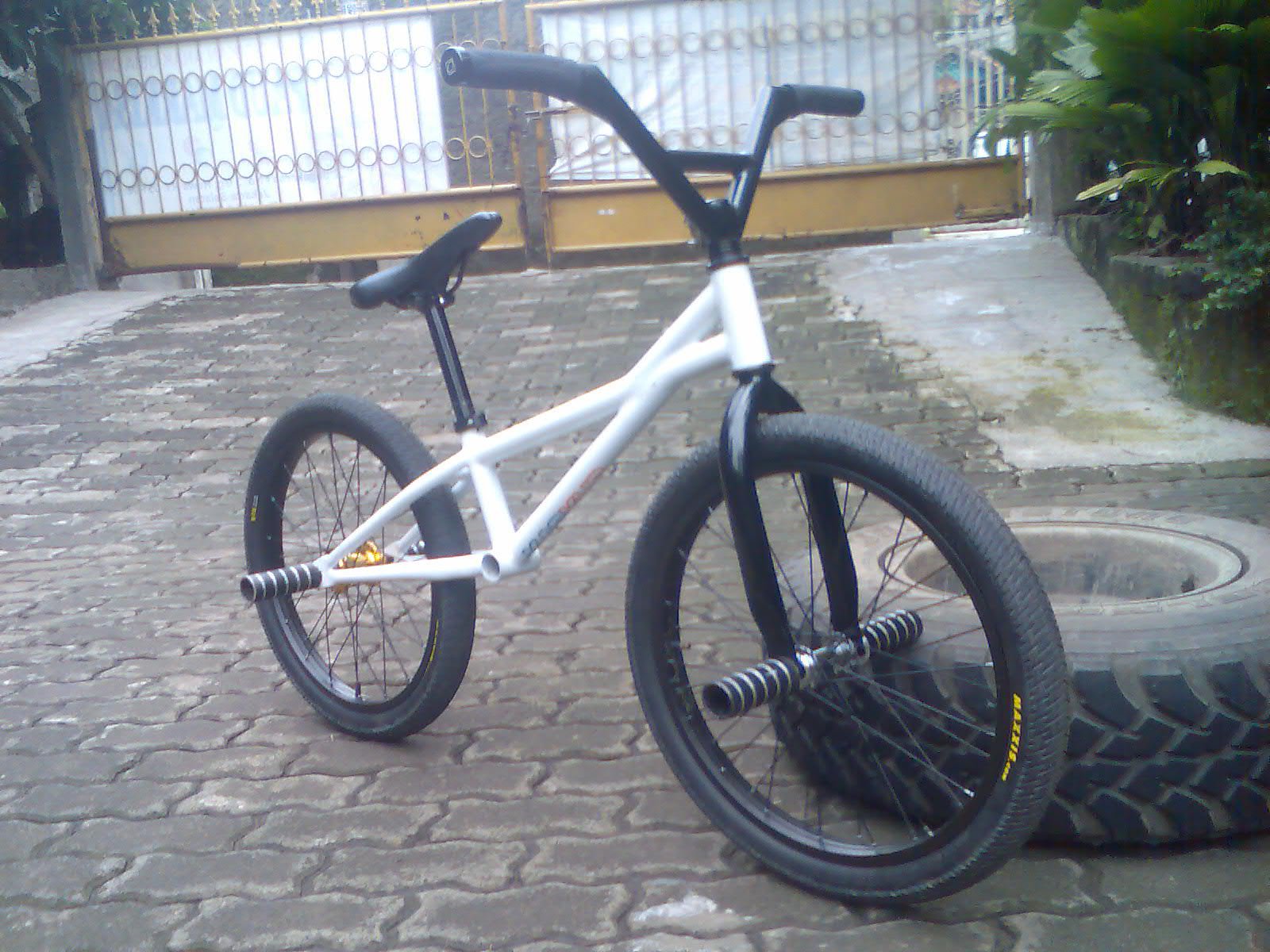 Bmx Flatland Indonesia - HD Wallpaper 