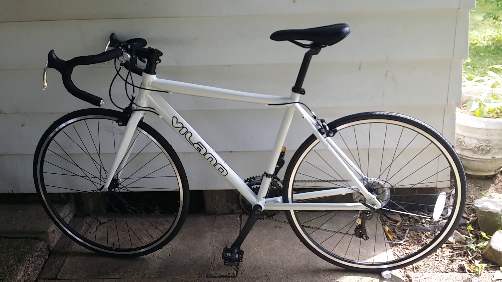 vilano white bike