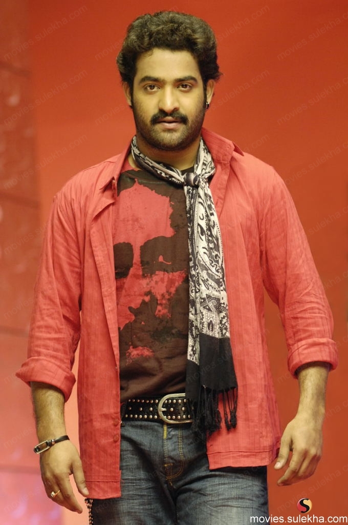 Jr Ntr Adhurs Movie - HD Wallpaper 