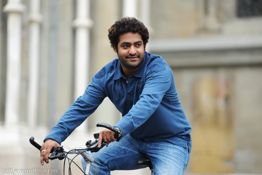 Jr Ntr Photos From Oosaraveli Stylish Handsome Hq Photo - Jr Ntr In Dammu - HD Wallpaper 