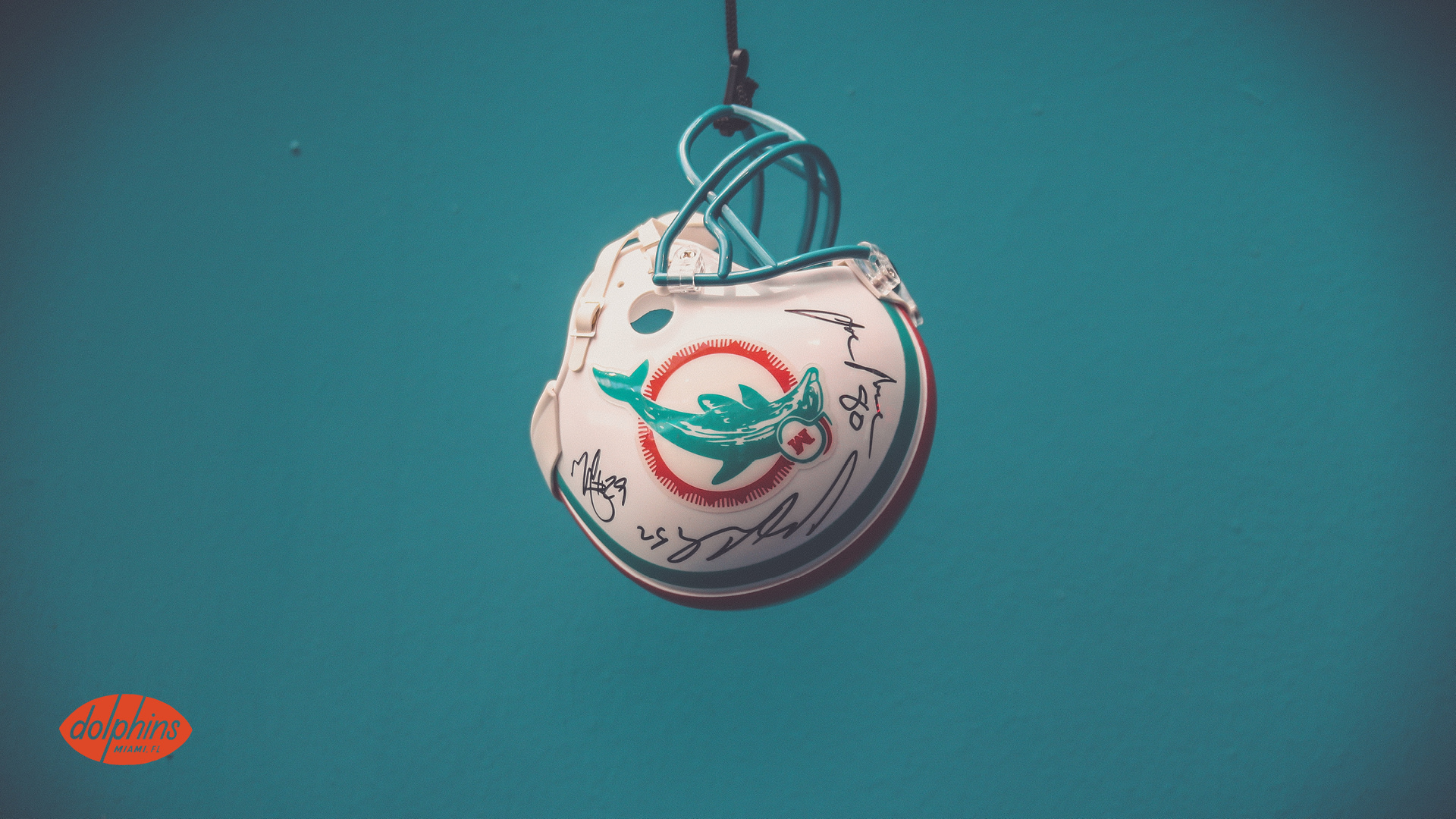 Locket - HD Wallpaper 