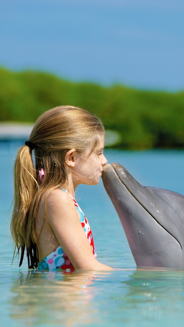 Girl With Dolphin - HD Wallpaper 