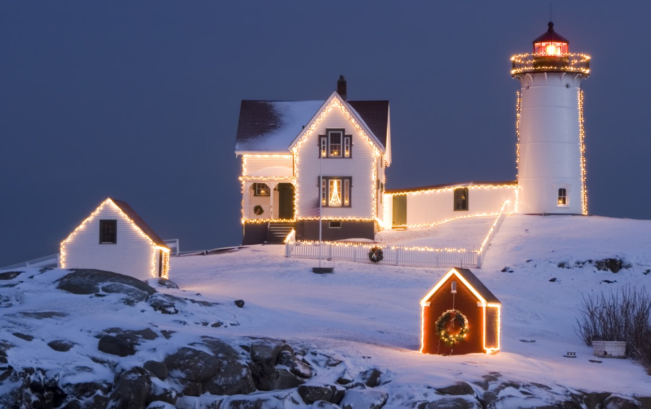 Christmas Night Wallpapers - Christmas Lighthouse - HD Wallpaper 