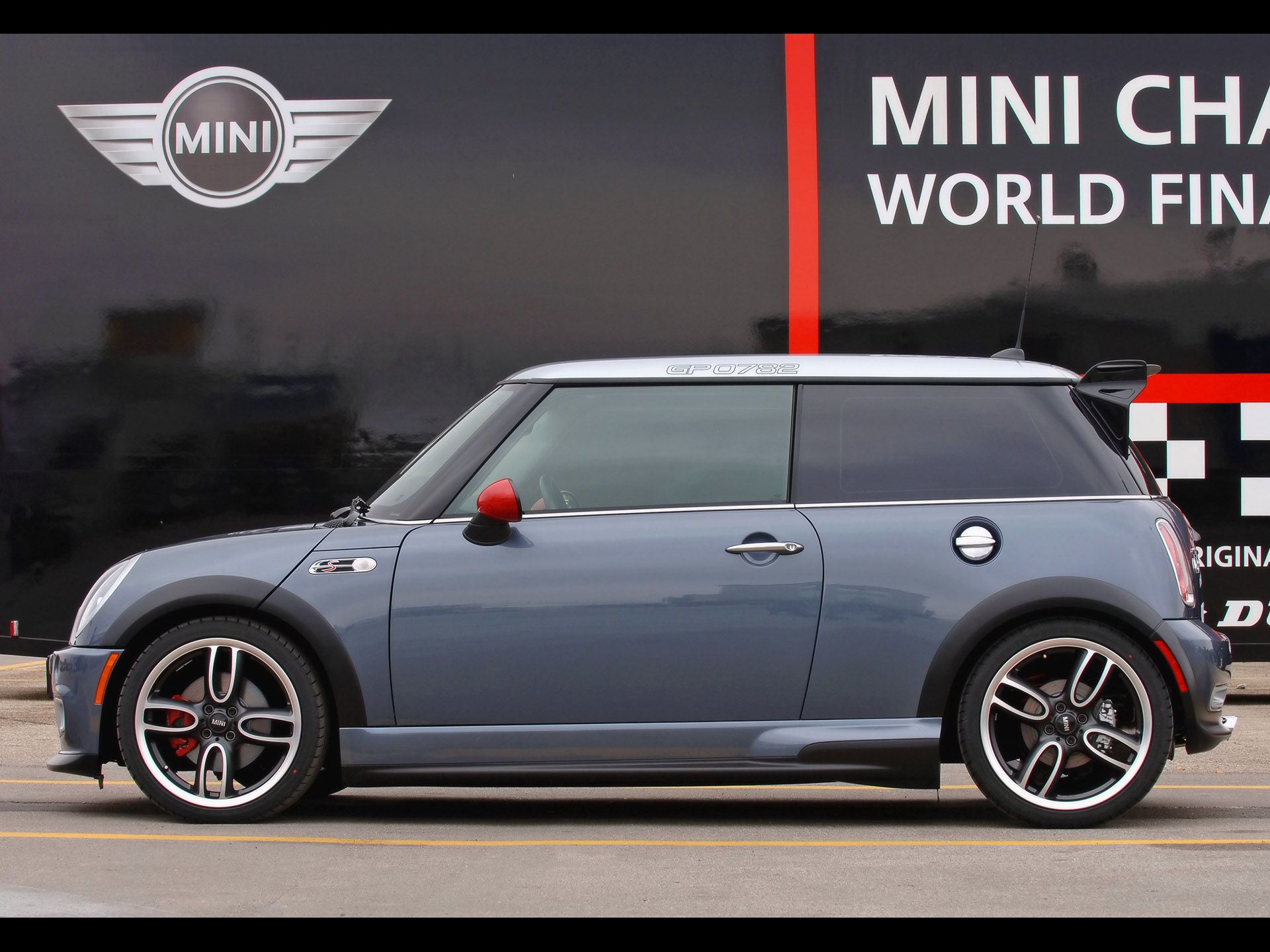 Download Free Mini John Cooper Wallpaper - Mini S Jcw Gp 2006 - HD Wallpaper 