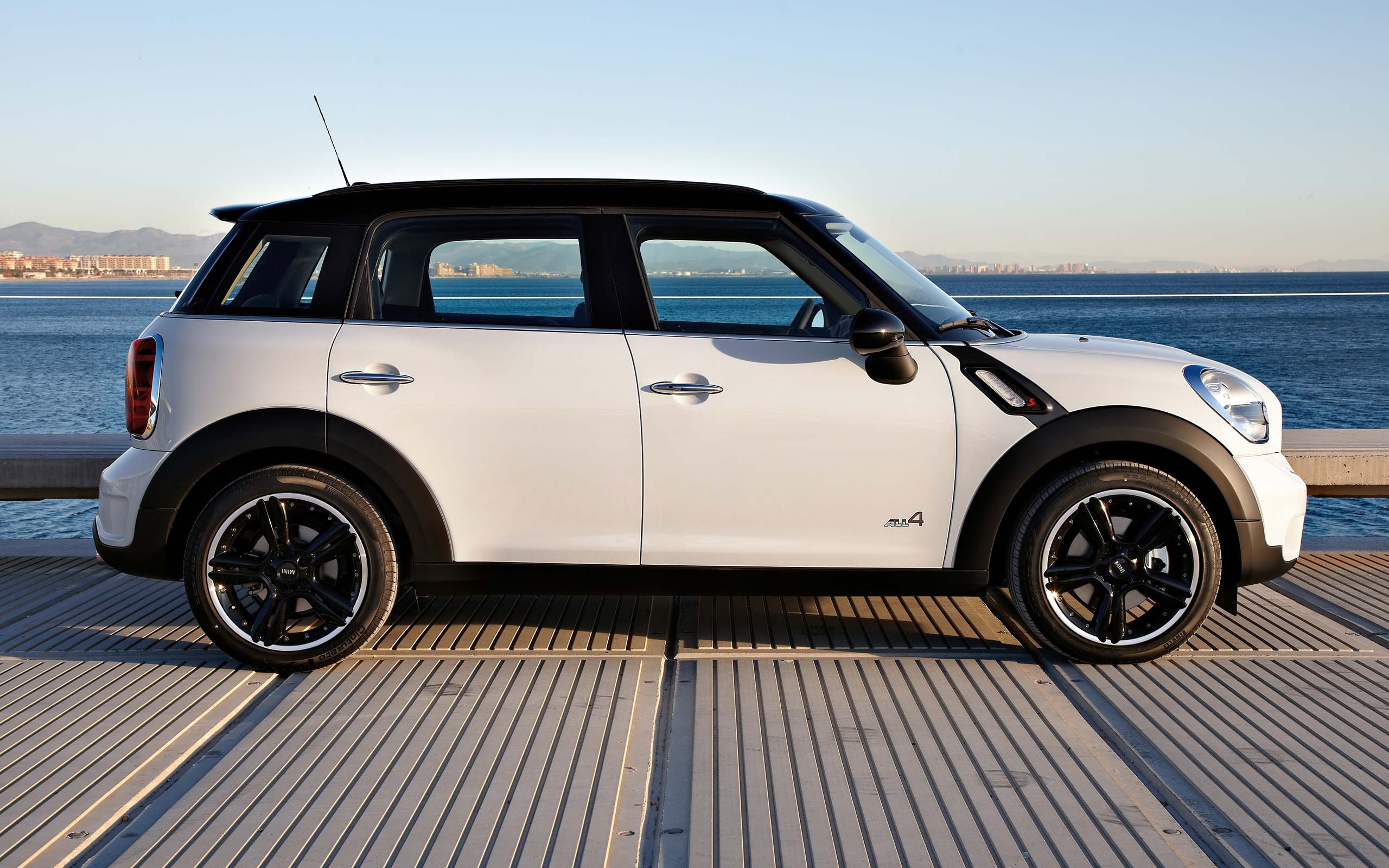 Mini Cooper S Countryman - HD Wallpaper 