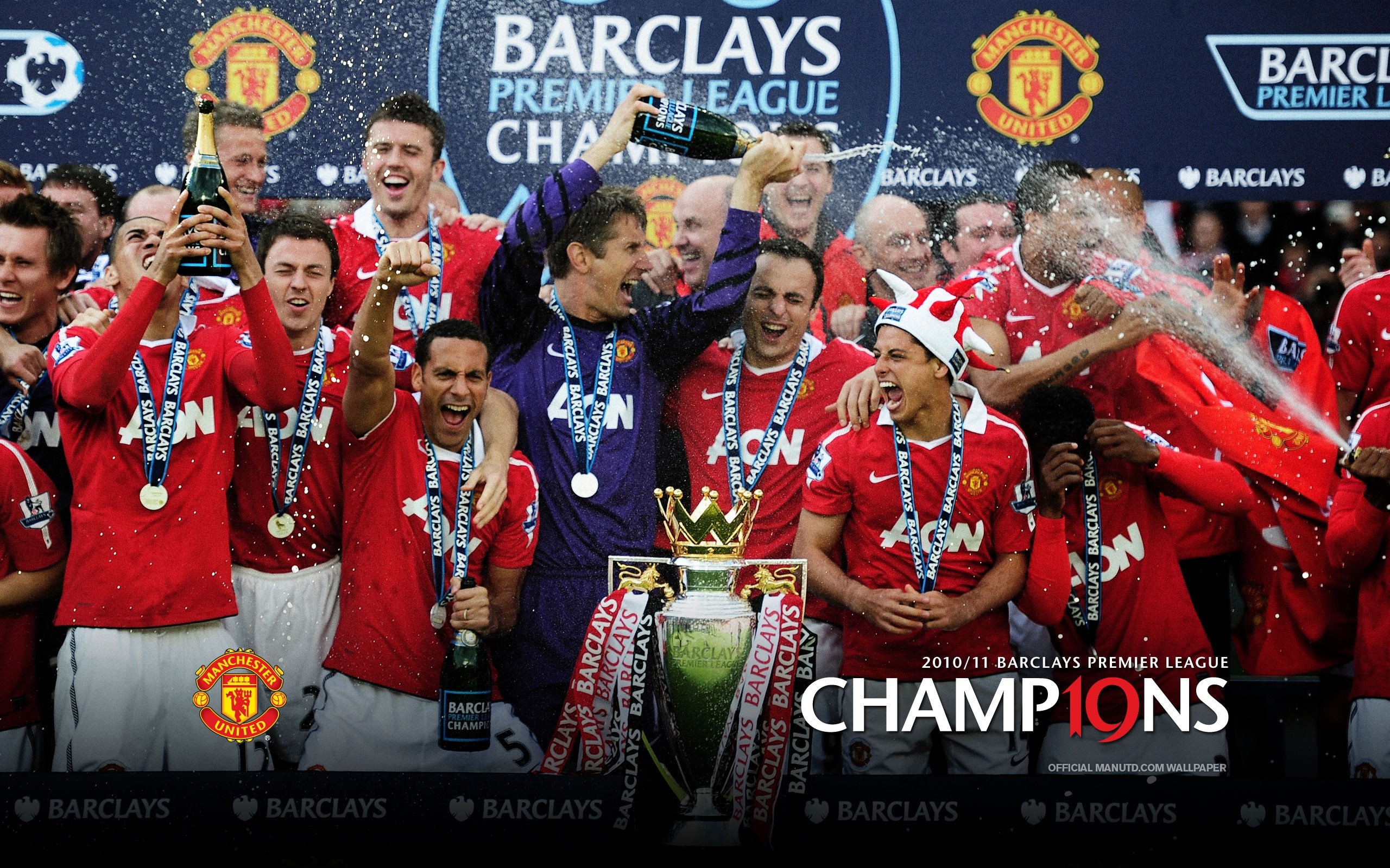 Manchester United Celebrate A Premiership Title - Manchester United Champions 2011 - HD Wallpaper 
