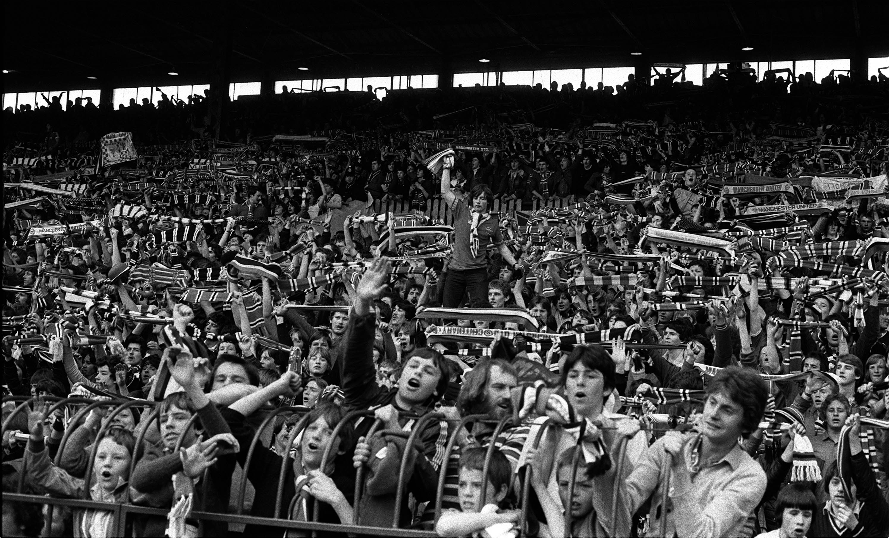 Stretford End - HD Wallpaper 