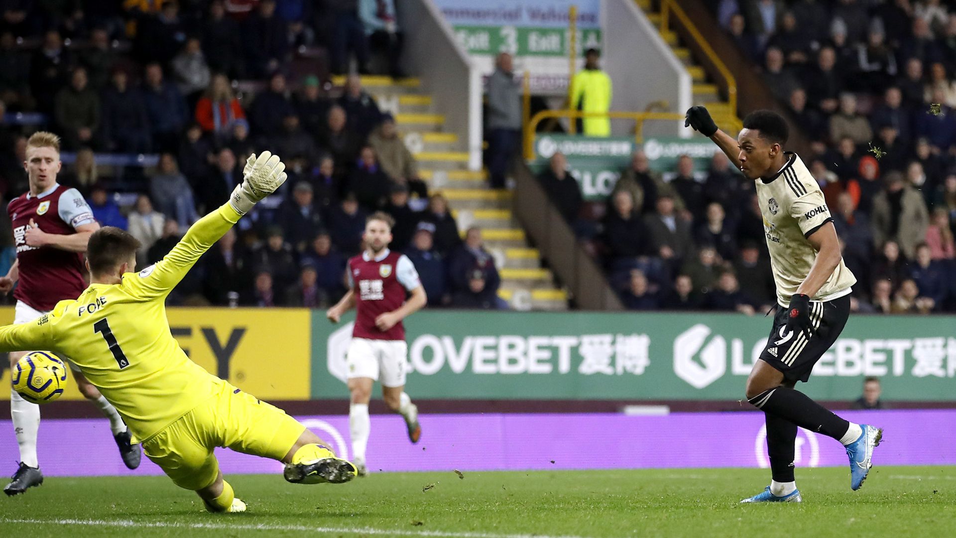 Manchester United-burnley Live Stream - Manchester United Burmley - HD Wallpaper 