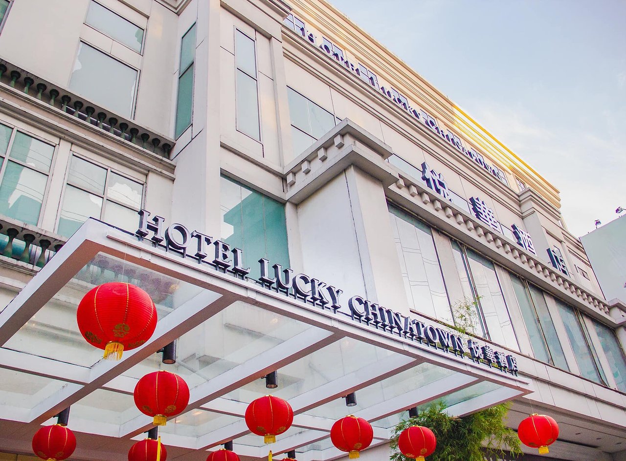 Hotel Lucky Chinatown Pool - HD Wallpaper 