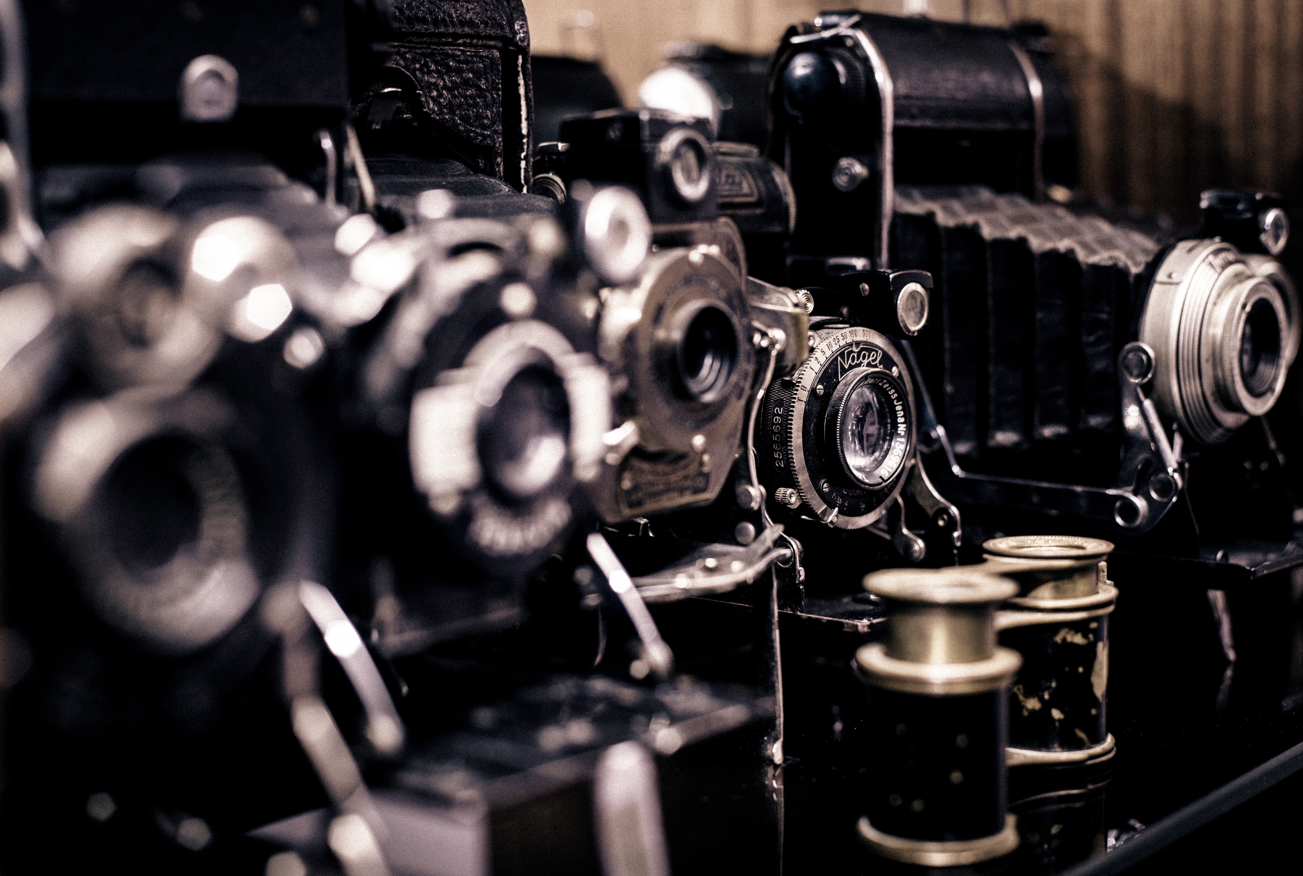 Black Cameras Iron Lens Photography Vintage Wallpaper - Film Music Photography - HD Wallpaper 