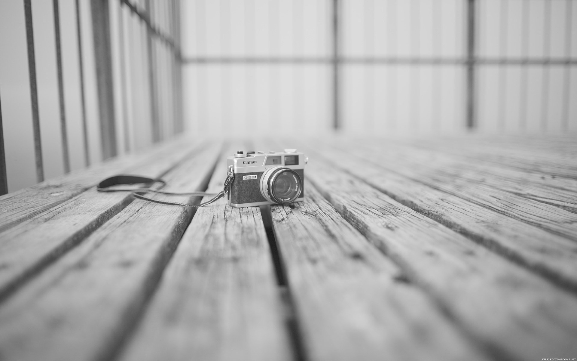 Black And White Camera Background - HD Wallpaper 
