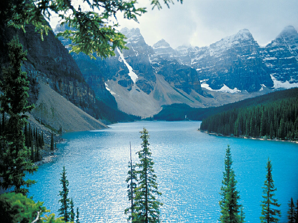 Most Amazing Landscape Wallpapers Travelization - Moraine Lake - HD Wallpaper 