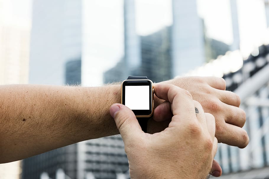 Person Turning On Gold Apple Watch, Hand, Smart Watch, - Mockup Relogio No Pulso - HD Wallpaper 