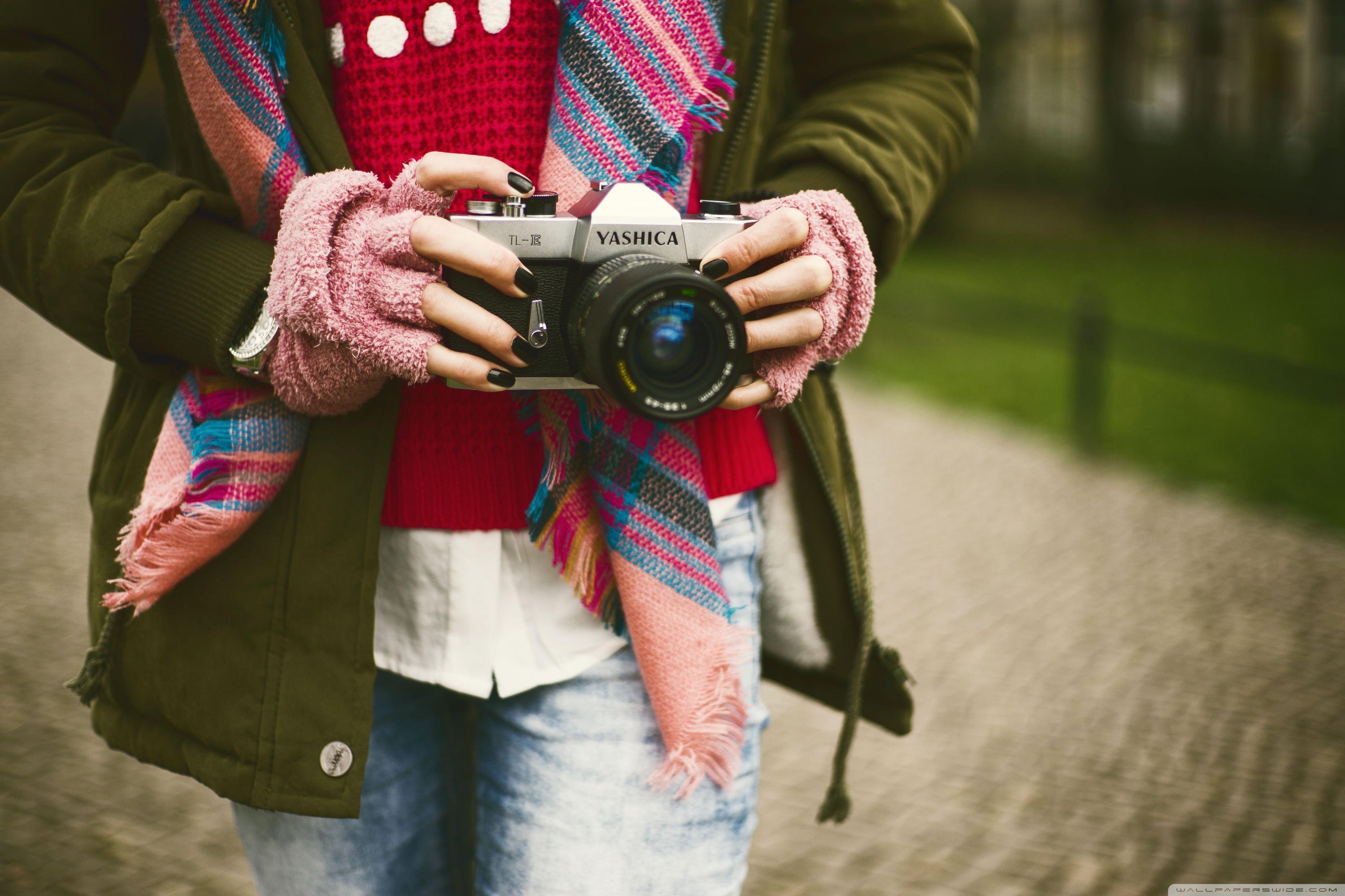 Fond D Écran Fille Avec Un Appareil - HD Wallpaper 