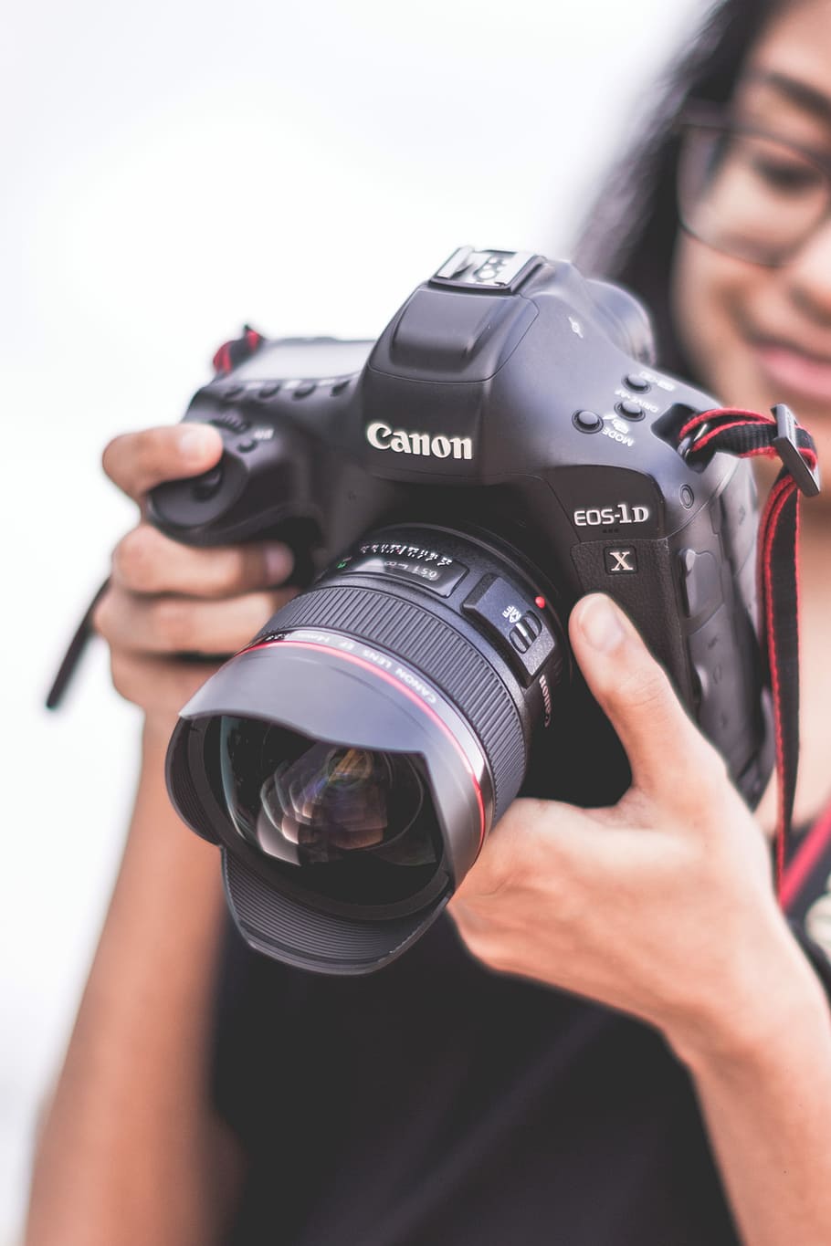 Canon Maldives, Shallow Focus Photography Of A Woman - Canon Eos 5d Mark Ii - HD Wallpaper 