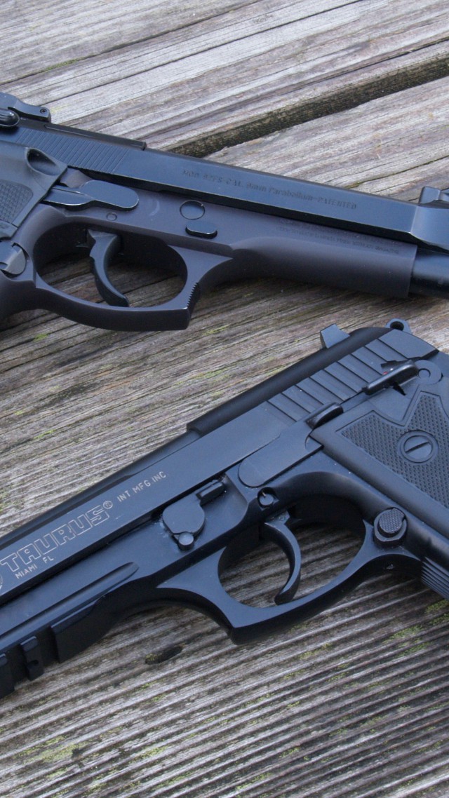 Taurus Pt92, Gun - Taurus Pt92 Vs Beretta 92 - HD Wallpaper 