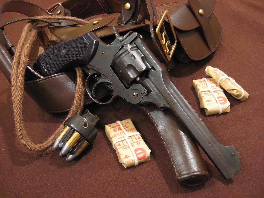 Revolver Webley - HD Wallpaper 